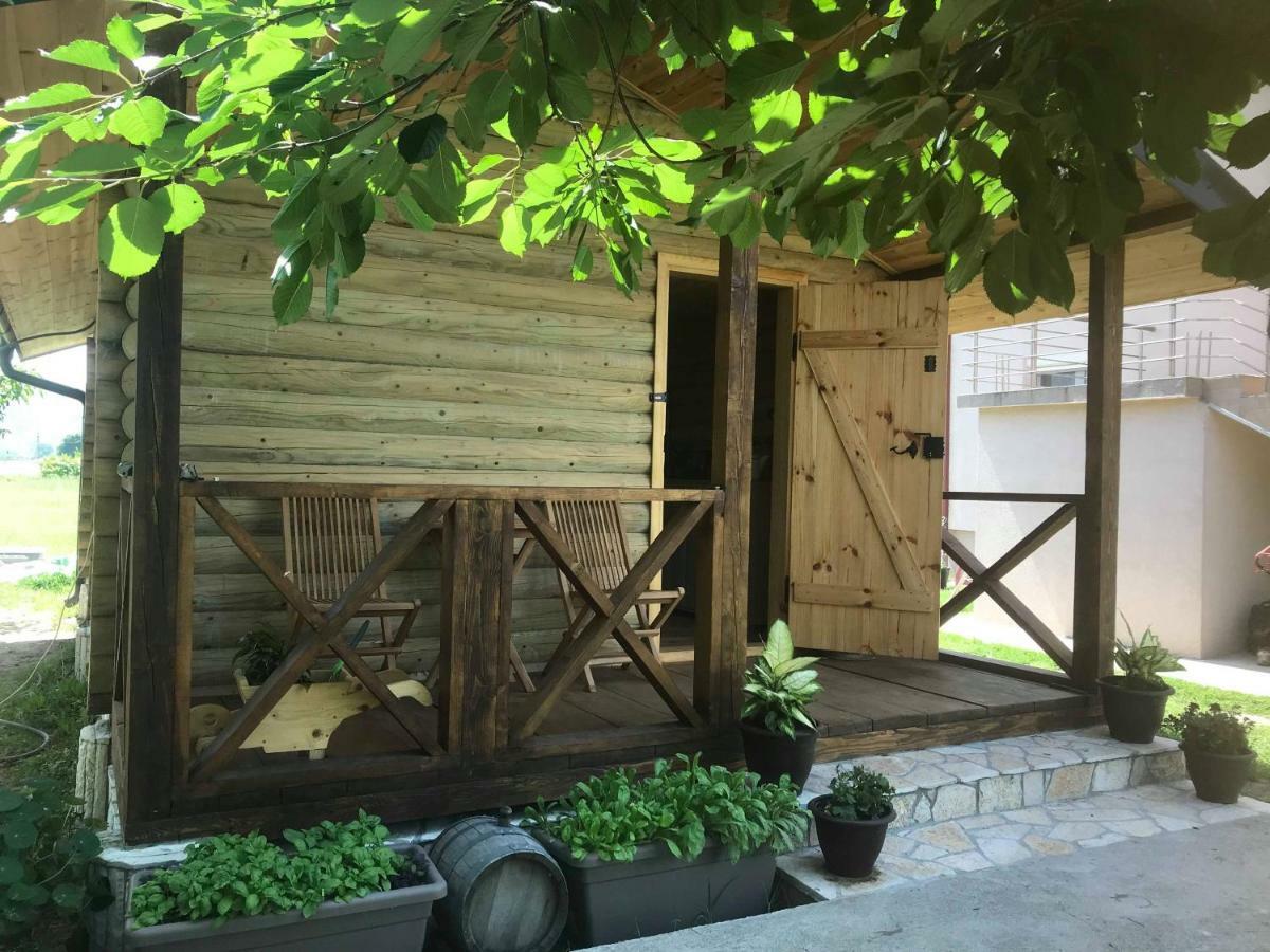 Eko Apartmani Krackovic Golubovci 外观 照片