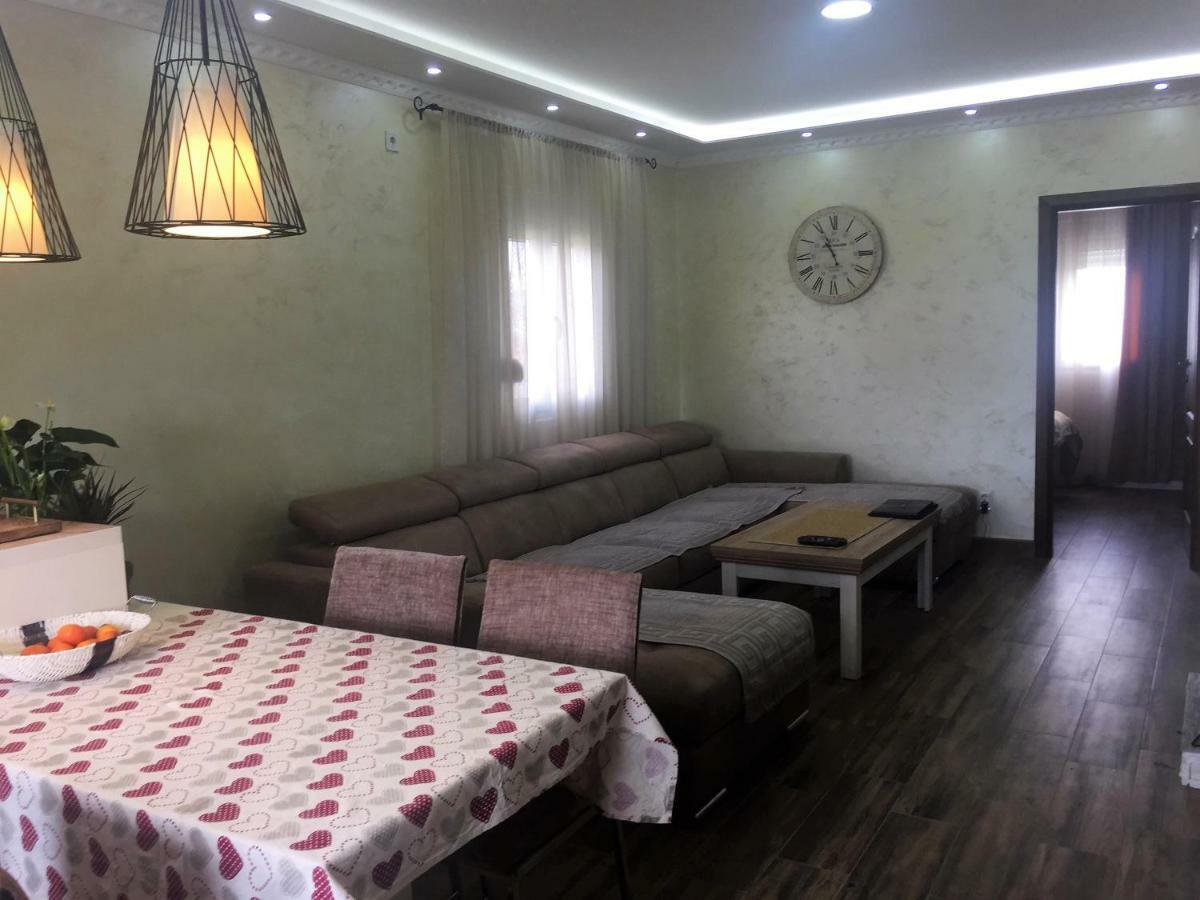 Eko Apartmani Krackovic Golubovci 外观 照片