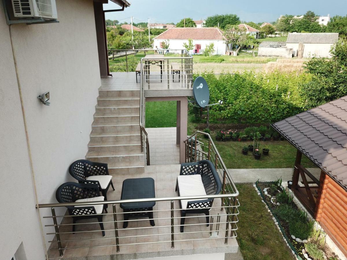 Eko Apartmani Krackovic Golubovci 外观 照片